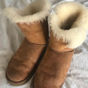 UGG Chesnutt Bailey Button